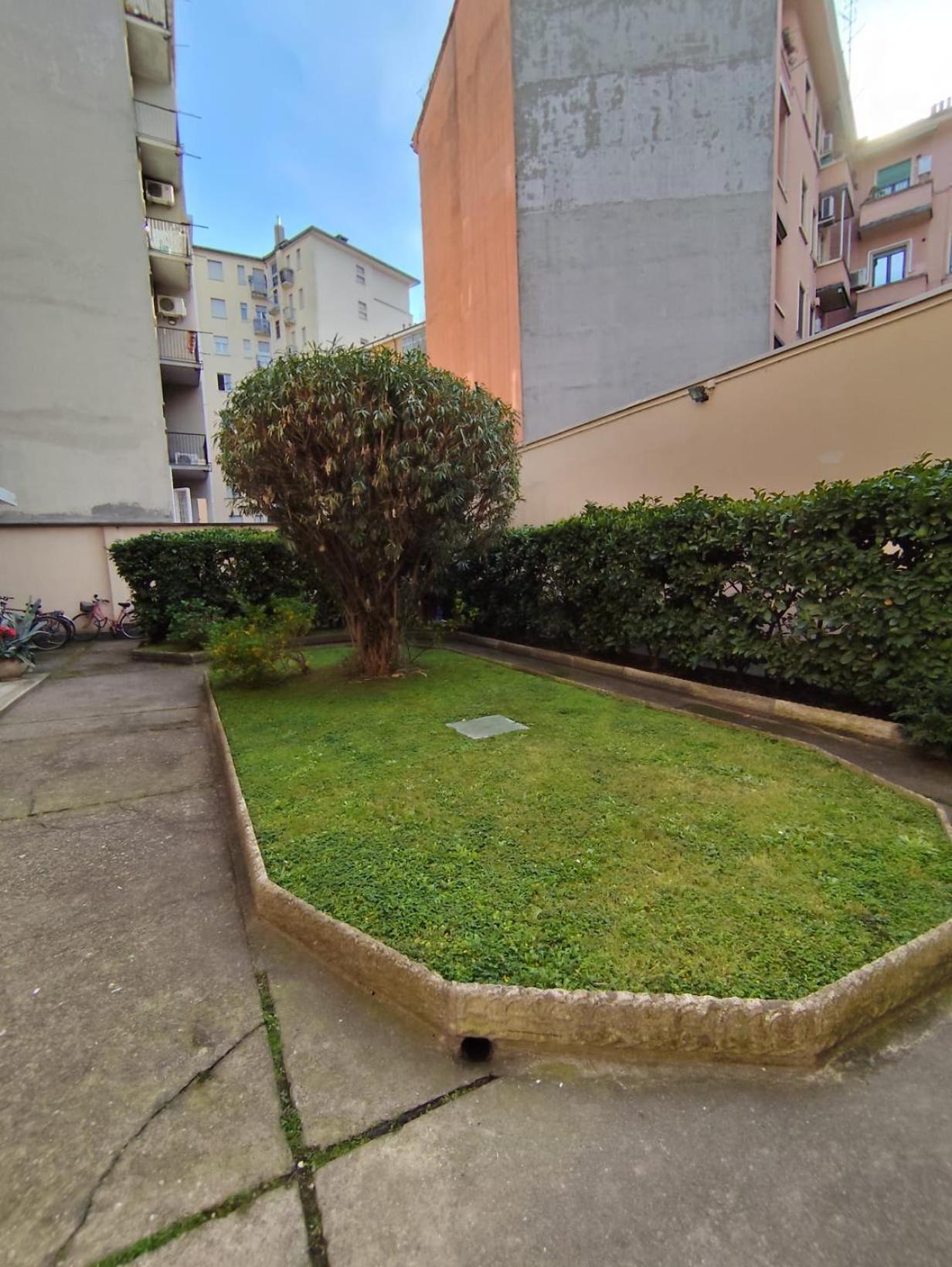 Costanza In Giallo Milan